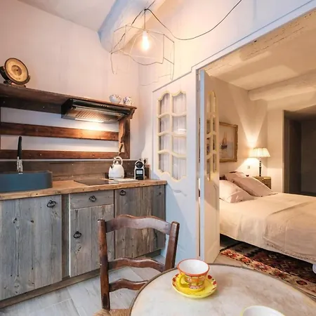 Unique Townhouse Center!! Cannes