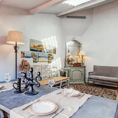 Holiday home Unique Townhouse Center!!