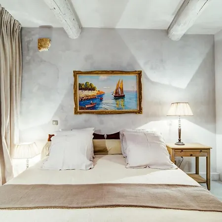 Unique Townhouse Center!! Cannes