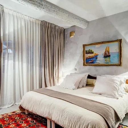 Unique Townhouse Center!! Holiday home