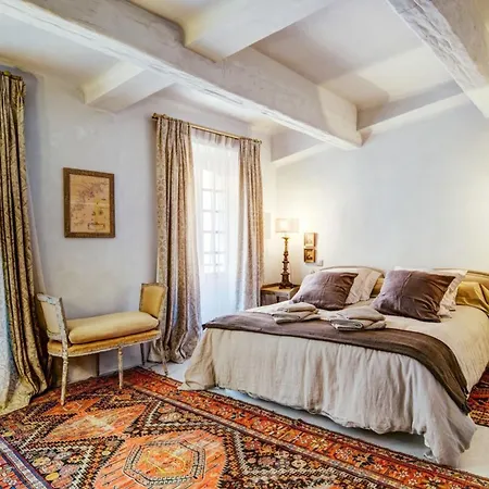 Unique Townhouse Center!!